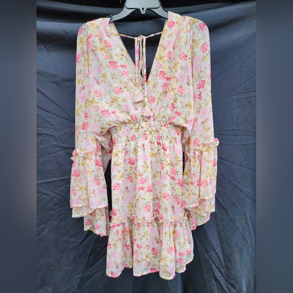 Dress Forum Boho Chic Fine Romance Floral Mini Dress With Bell Sleeves - Picture 6 of 9